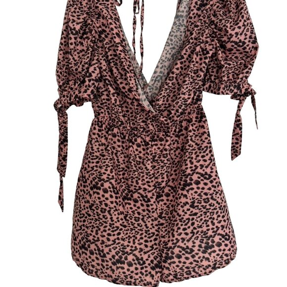 Fashion Nova Nwt Front Wrap animal print light weight Romper - Picture 1 of 6